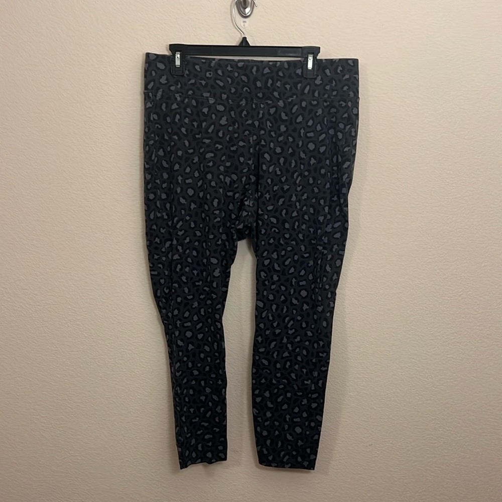 Old navy grey Leopard print leggings